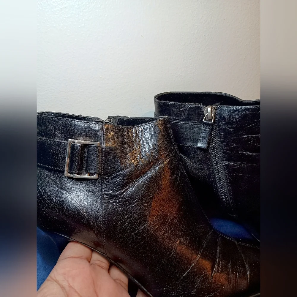 ann marino Women's Sigh Low Leather Bootie Size 7.5 M